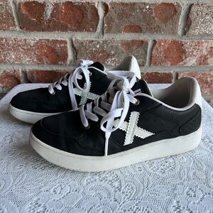Munich black and white sneaker - size 6(36)